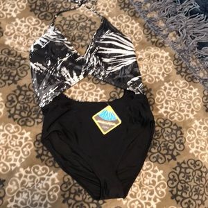 Fabletics one piece bathing suit M NWT